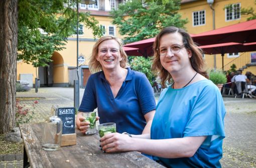 Haben lange damit gehadert, trans zu sein: die  Stuttgarterinnen Tanja Gemeinhardt (li. hinten) und Sonja Matusek Foto: Lichtgut/Ferdinando Iannone