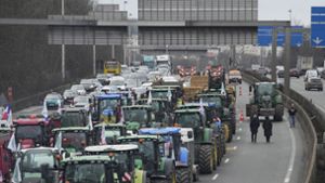 Bauern blockieren Autobahn an deutsch-französischer Grenze