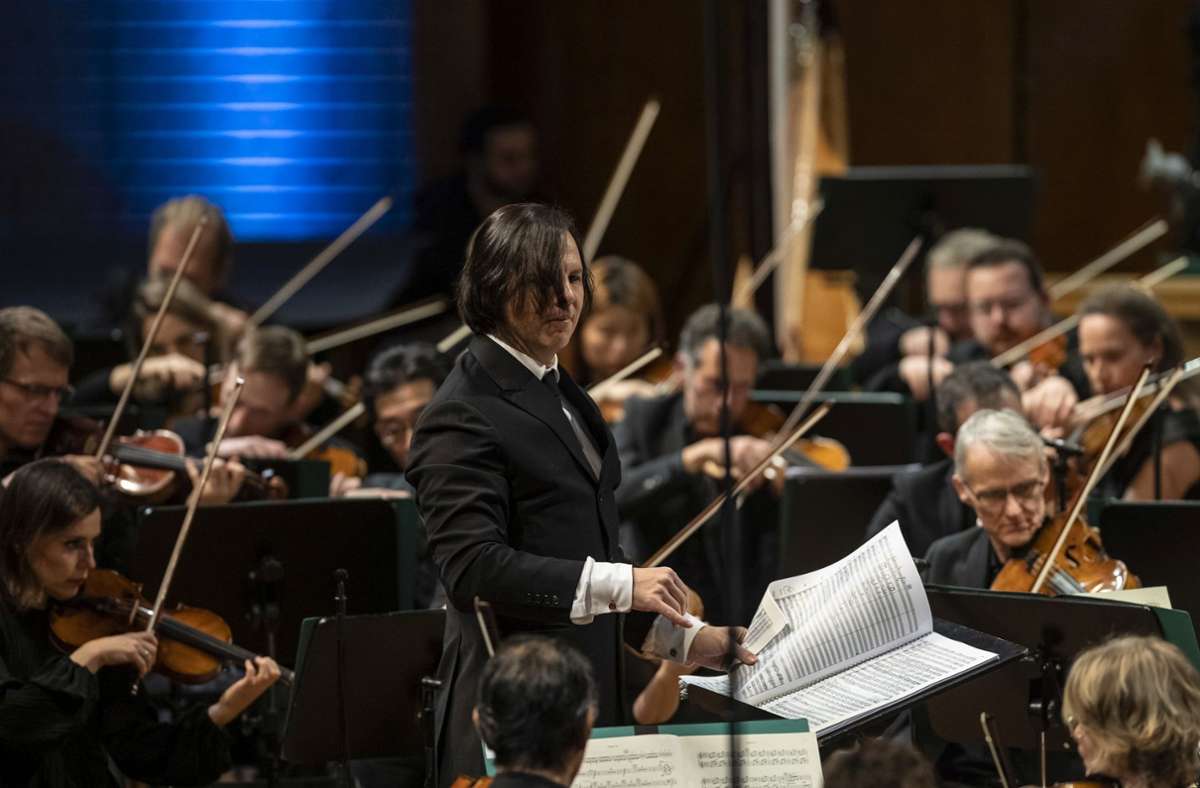 Konzert des SWR Symphonieorchesters in Stuttgart: Currentzis reißt mal wieder alle mit