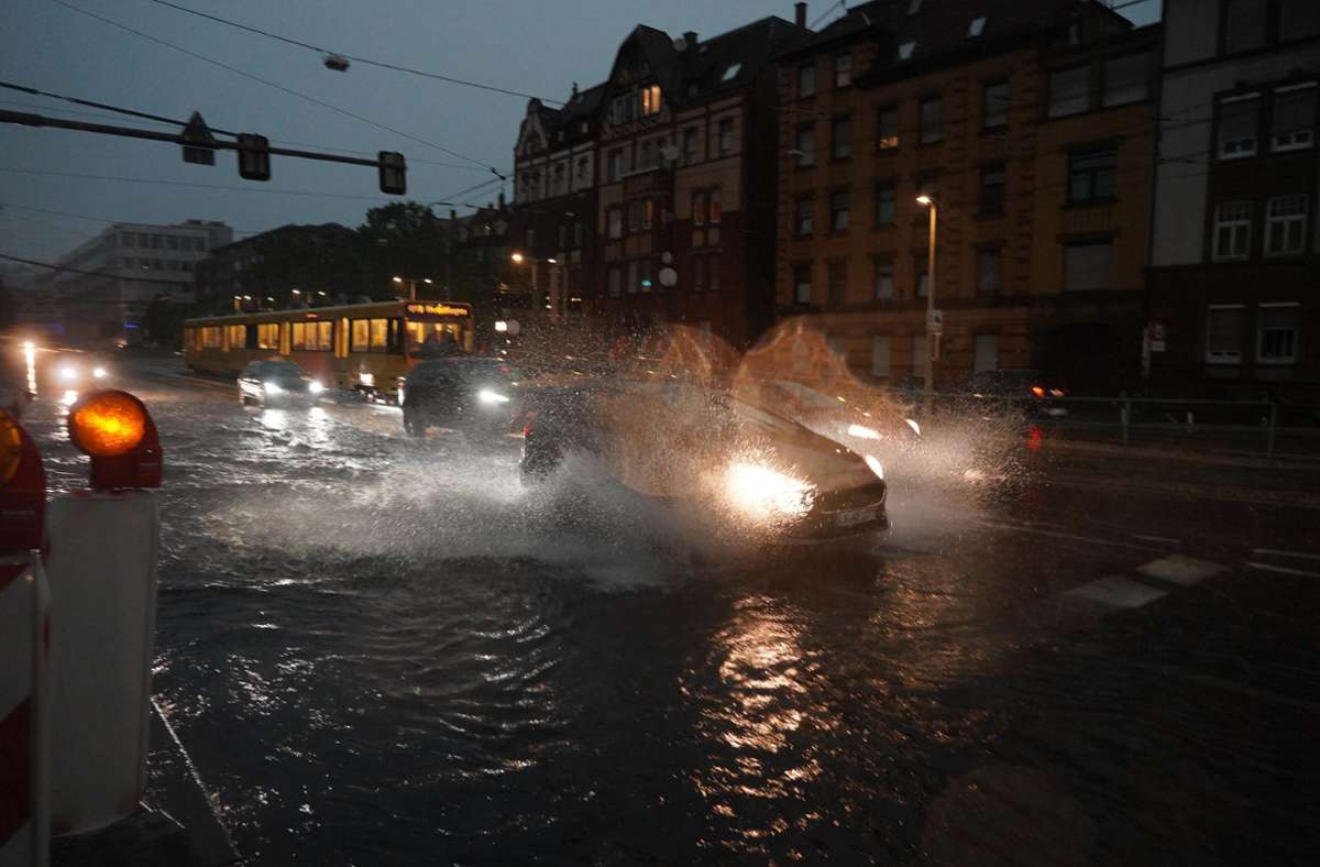 Baden-Württemberg: Meteorologen warnen vor schweren Unwettern am Sonntagabend