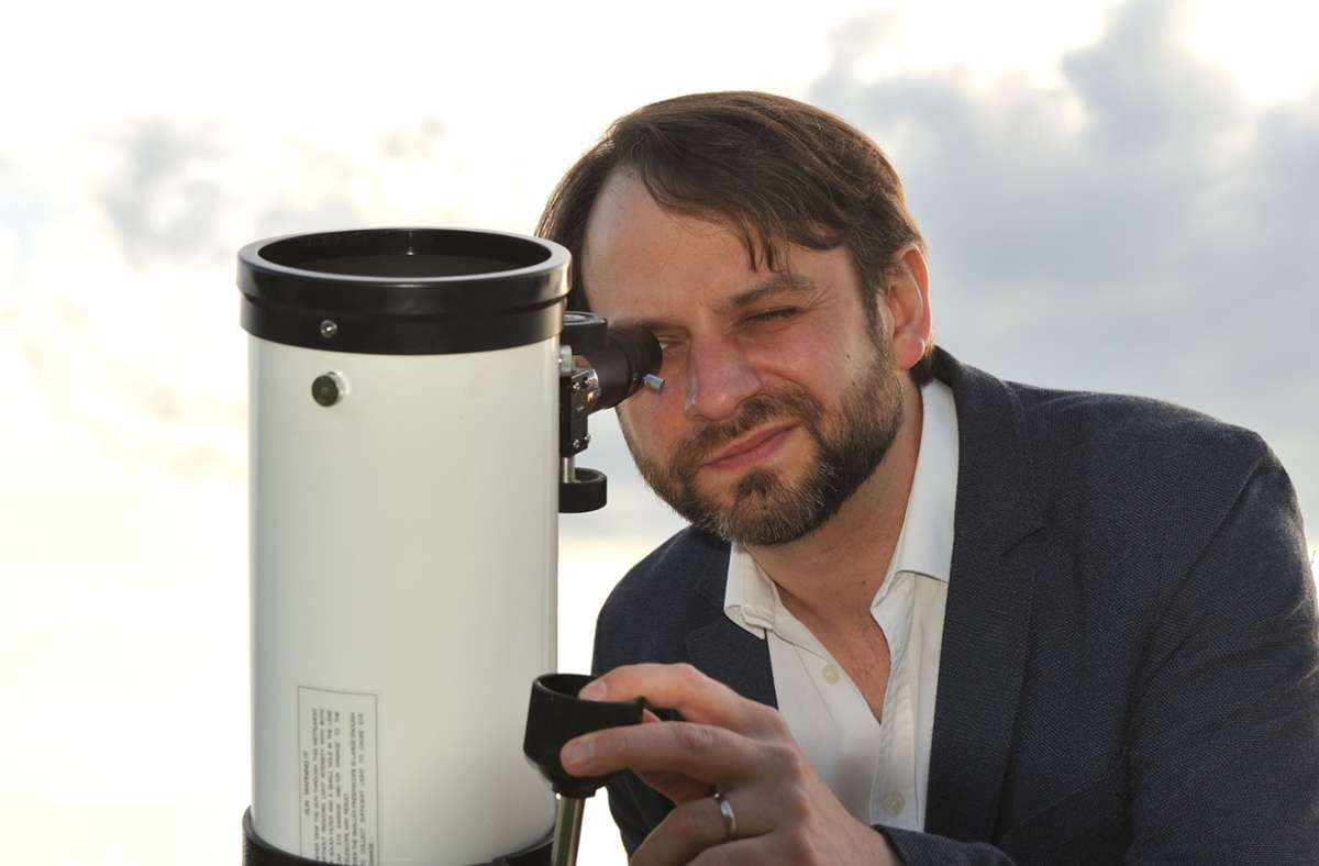 Andreas Anton an seinem privaten Teleskop