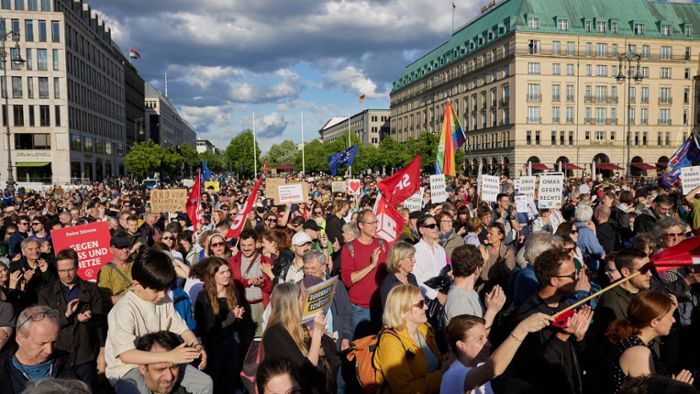 Protest: Demo in Berlin nach Angriffen auf Politiker