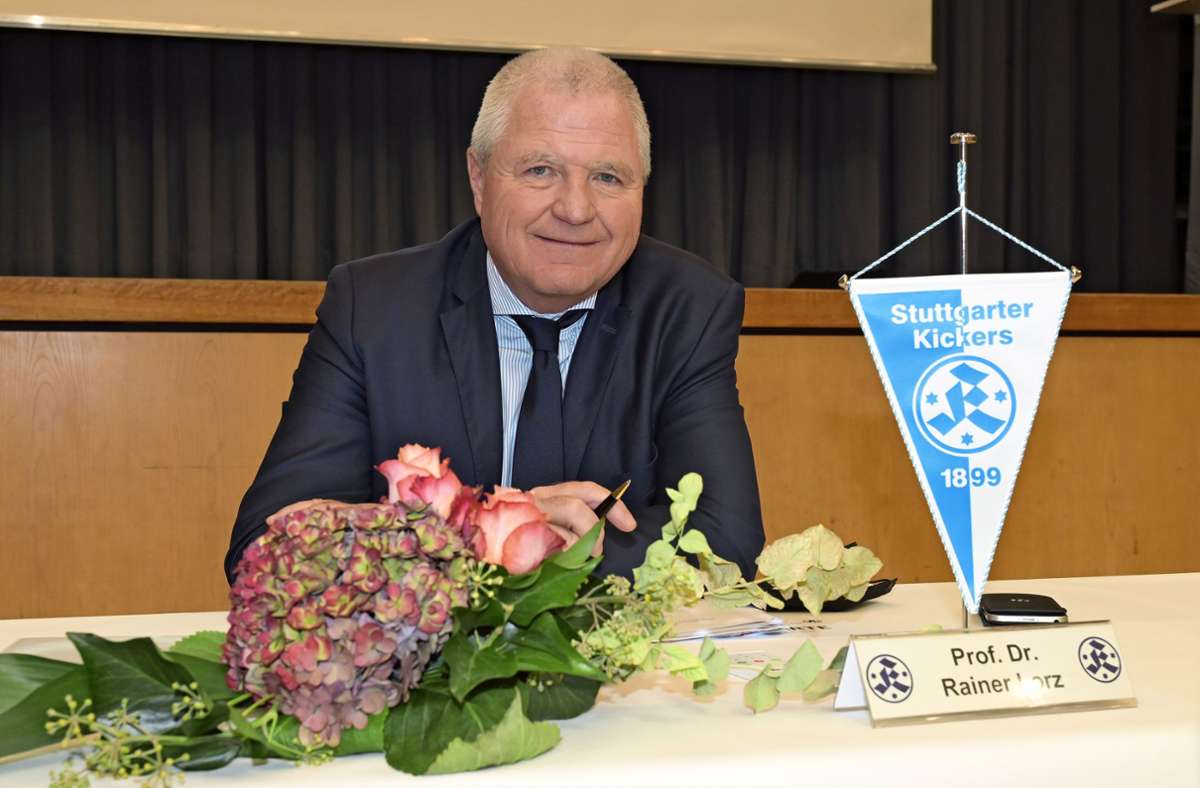Mitgliederversammlung der Stuttgarter Kickers: Die Blauen schreiben schwarze Zahlen – Rainer Lorz bleibt Präsident