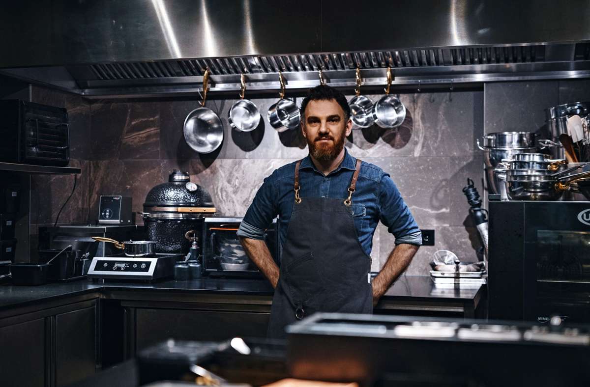 In der Küche im Coda: Es  ist der Ort, an dem René Frank mit seinem Geschäftspartner Oliver Bischoff seit 2016 seine ganz eigene, mutige Vision umsetzt: Fine Dining mit Techniken aus der Patisserie.