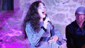 Junge Sängerin Laura Kipp zeigt, was sie kann