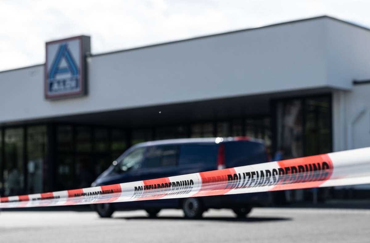 Schwalmstadt in Nordhessen: Zwei Menschen durch Schüsse in Lebensmittelmarkt getötet
