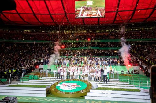 Konfetti für die Sieger: Pokalsieger Leipzig feiert in Berlin Foto: imago//Tabea Guenzler