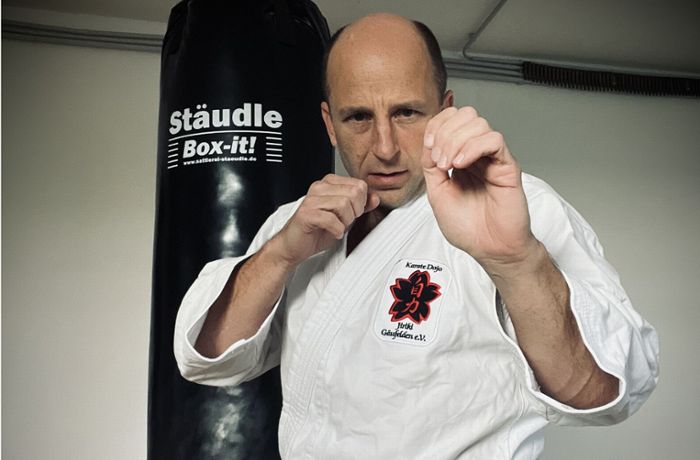 Karate beim Dojo Jiriki Gäufelden: Markus Schmidt besteht die Prüfung zum dritten Schwarzgurt