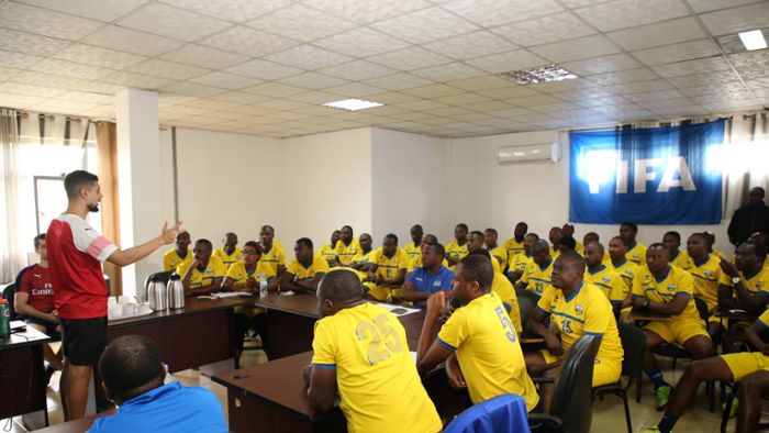 Afrikanisches Land will Sportmacht werden: Fußball-WM in Ruanda?