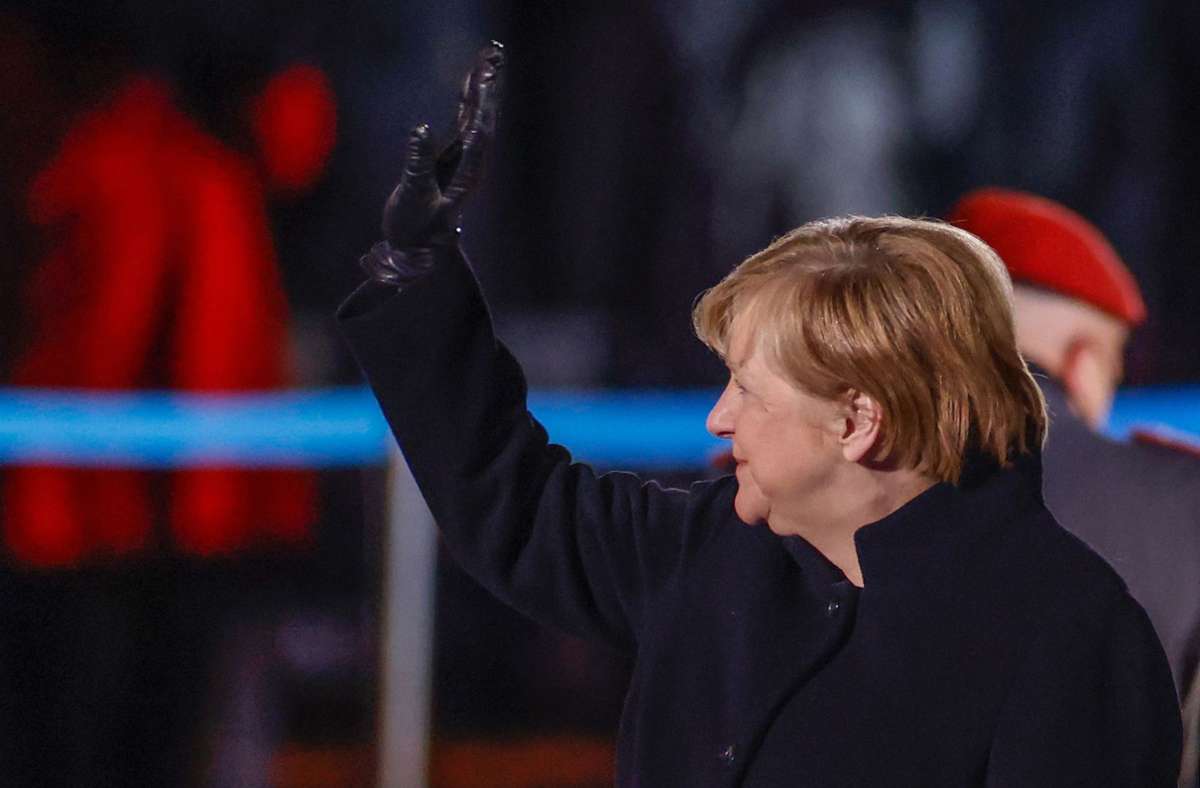 Angela Merkel bei ihrem Zapfenstreich: Viele Nutzer auf Twitter waren gerührt.