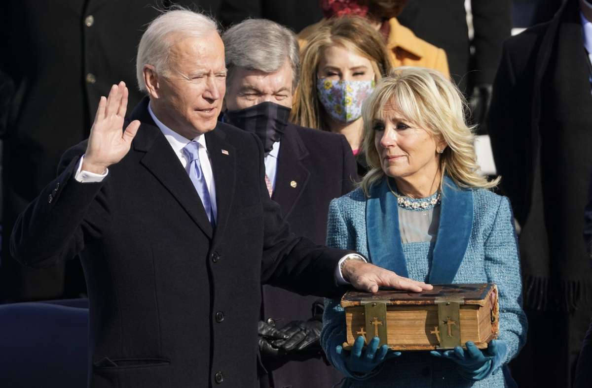 Joe Biden und seine Frau Jill bei seinem Amtseid.