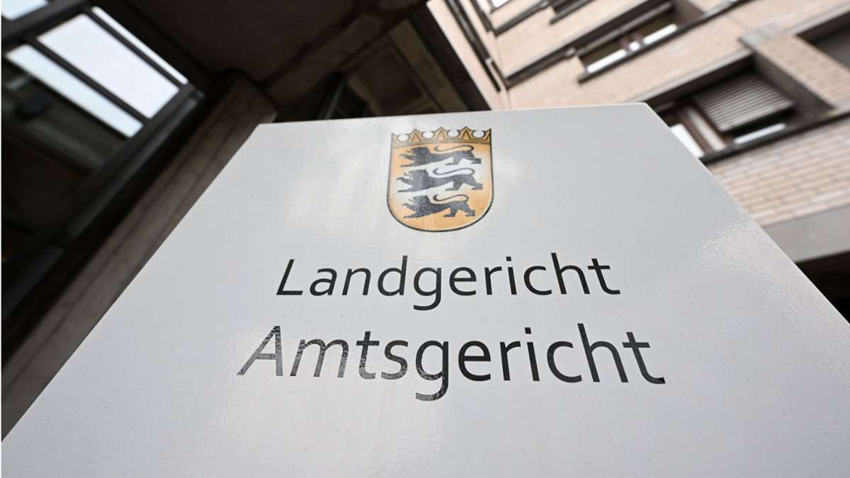 Prozessauftakt Landgericht Baden-Baden: Mitbewohner erstochen –  Angeklagter schweigt