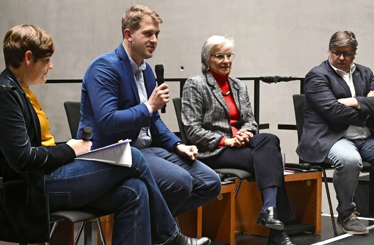 Silke Gericke, Michael Bloss, Ursula Keck und Daniel Lede Abal (von links) diskutierten über Demokratie. Foto: Werner Kuhnle