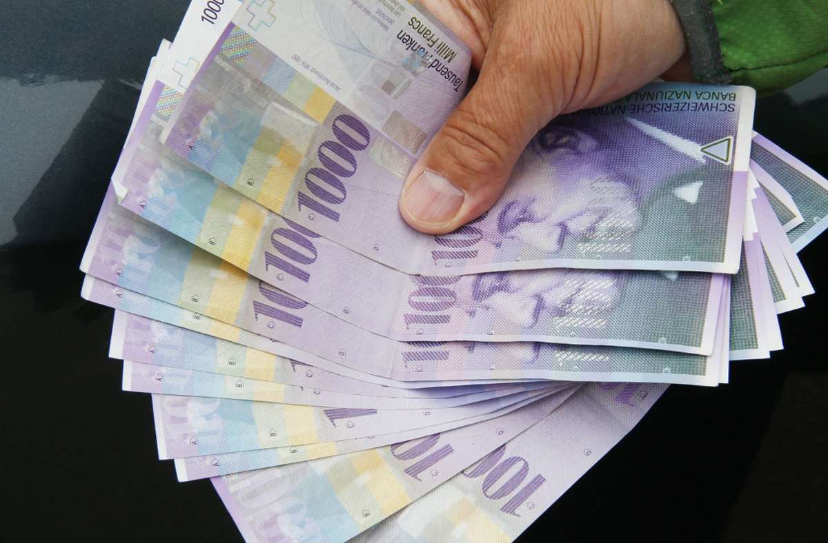 Ehrliche Finder in der Schweiz: Ehepaar findet 20.000 Franken – und bringt sie dem Besitzer