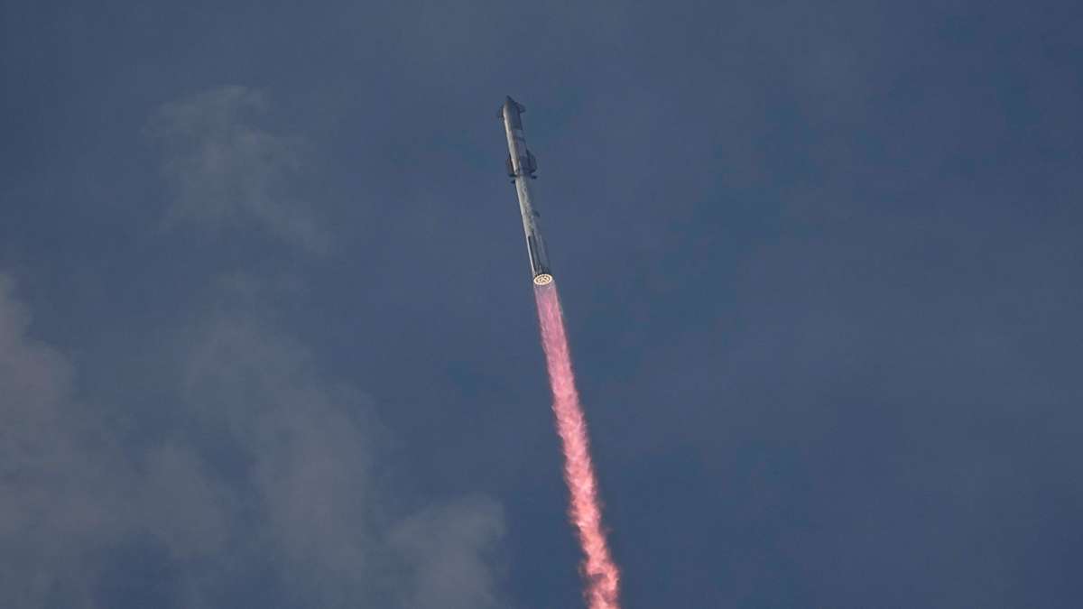 SpaceXs Mega-Rakete Starship startet zu ihrem dritten Testflug von der Starbase in Boca Chica.