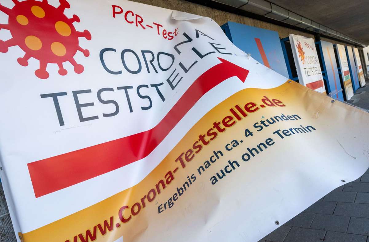 Coronavirus in Deutschland: RKI: Bundesweite Sieben-Tage-Inzidenz sinkt unter 1400