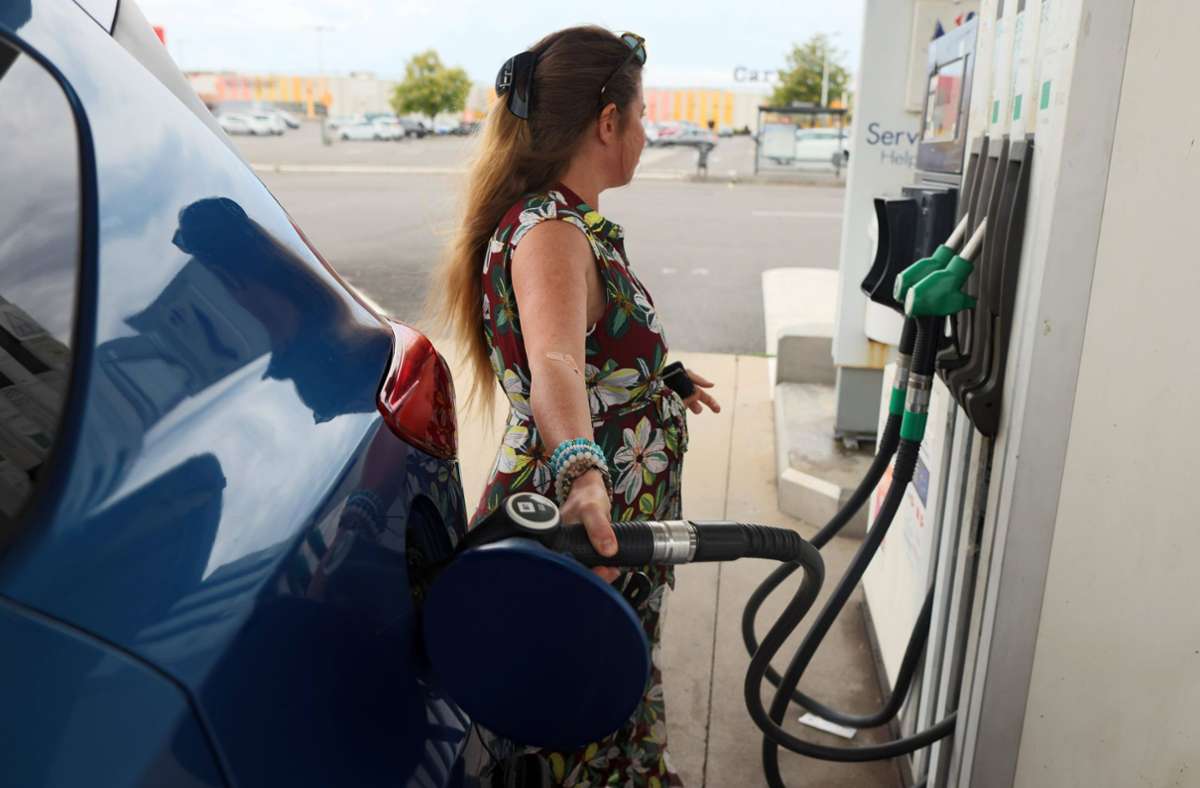 Hohe Preise an Tankstellen: Kartellamt rät Spritpreis-Apps zu nutzen und hat Dieselpreis im Auge
