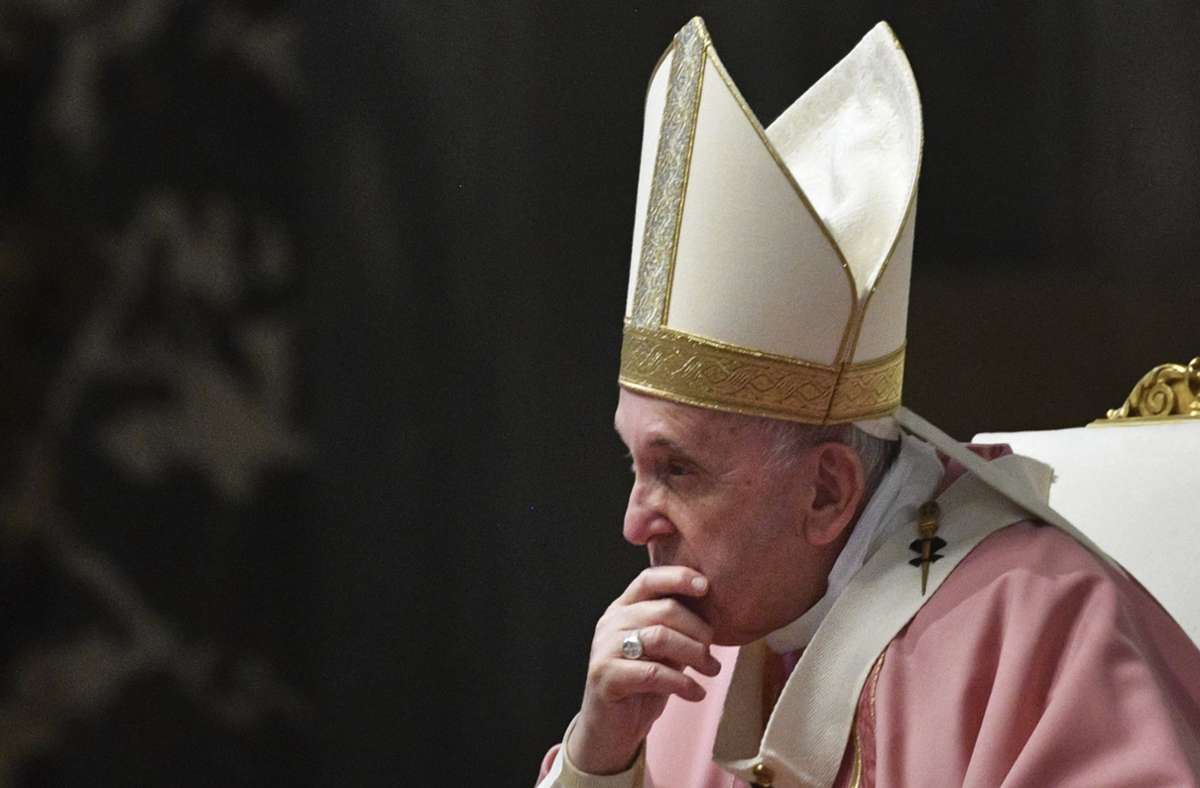 Papst Franziskus hat das Kirchenrecht mit einem Artikel gegen Kindesmissbrauch angepasst. (Archivbild) Foto: dpa/Tiziana Fabi