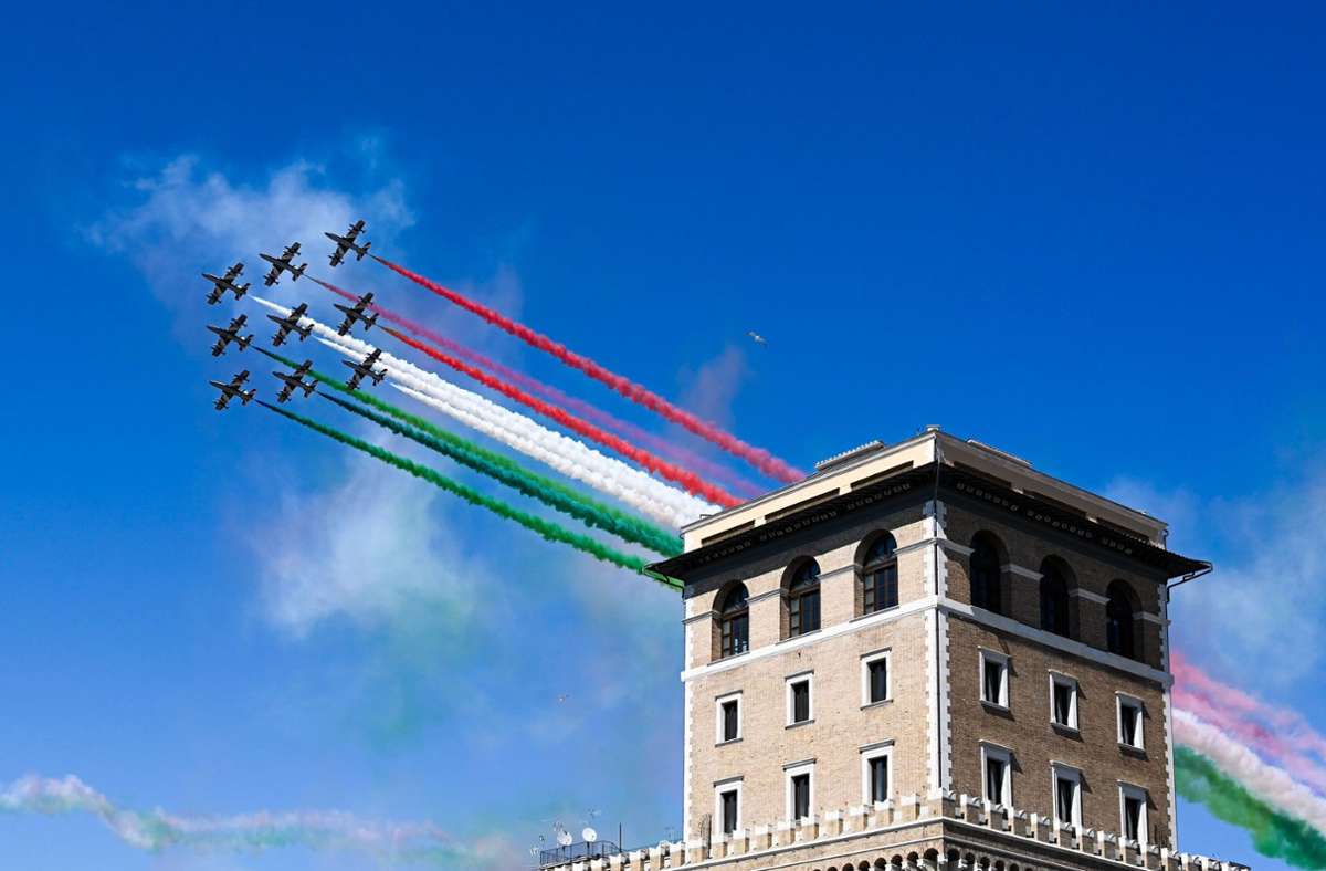 Italien: Flugzeug der Kunstflugstaffel abgestürzt – Fünfjährige tot