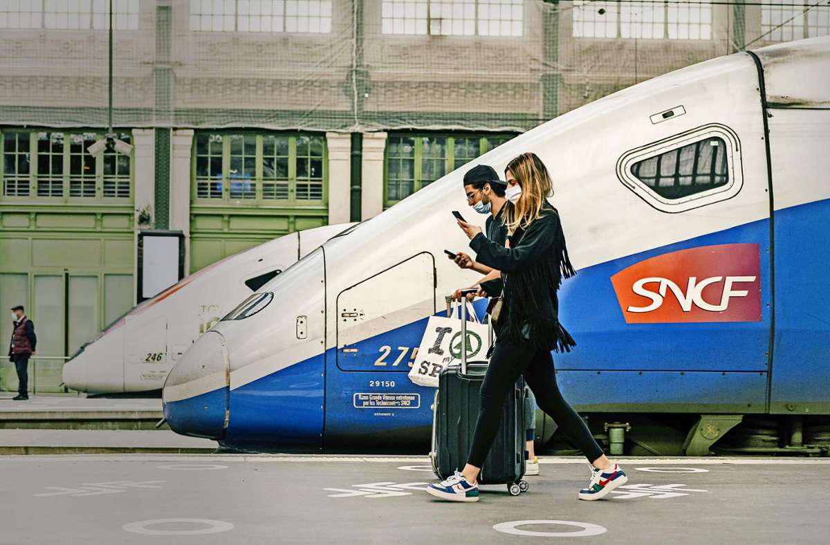 TGV-Passagiere am Bahnhof von Lyon: Der Schnellzug hat das Leben der Franzosen gewaltig verändert. Foto: Imago/Hans Lucas/Karine Pierre
