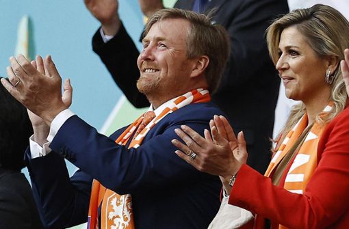 König Willem-Alexander und Königin Maxima im Stadion beim EM-Spiel der Niederlande gegen die Ukraine in Amsterdam. Foto: imago/ANP