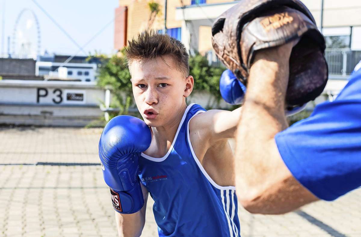 Boxen Junioren: Michael Deisling von der SV Böblingen boxt sich durch