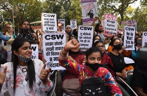 In Neu Delhi in Indien demonstrierten Frauen gegen Benachteiligung gegenüber Männern. (Symbolbild) Foto: IMAGO/Pacific Press Agency/IMAGO/Sondeep Shankar