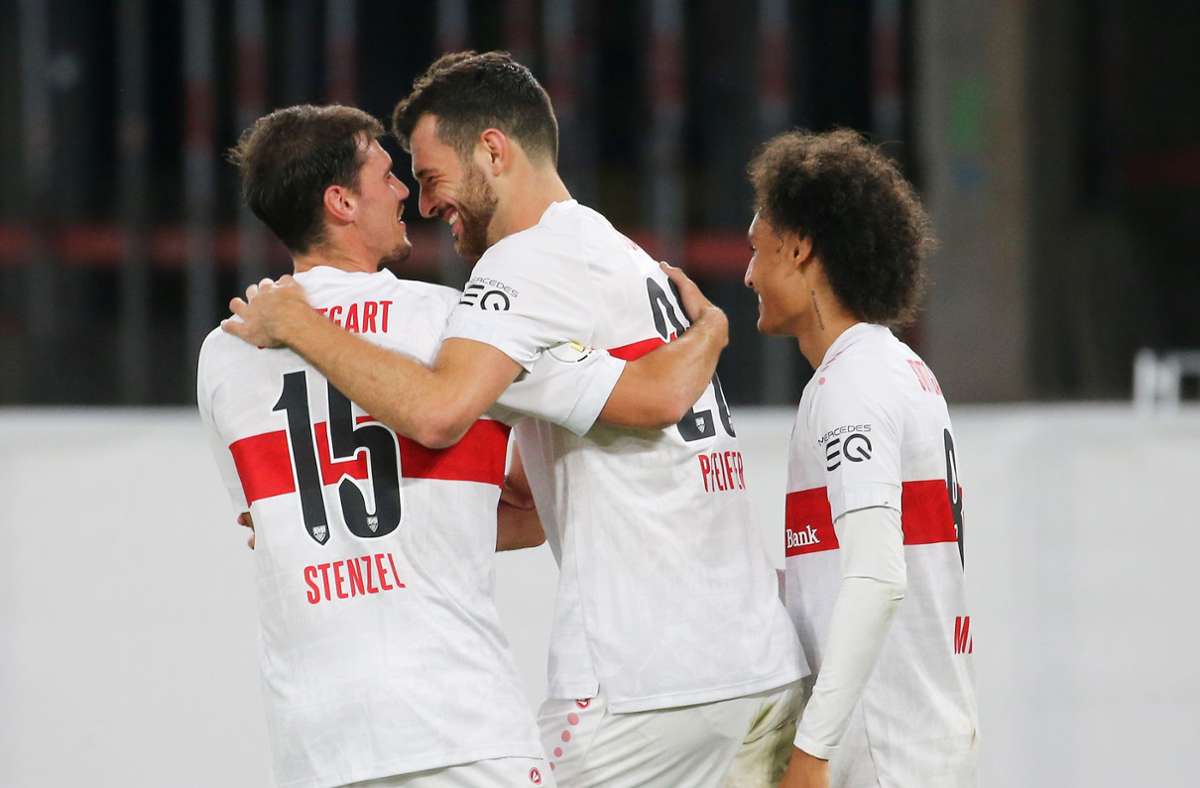 Pascal Stenzel, Luca Pfeiffer und Enzo Millot (von links) haben gegen Arminia Bielefeld einen guten Auftritt hingelegt. In unserer Bildergalerie blicken wir auf den 6:0-Sieg im DFB-Pokal zurück.
