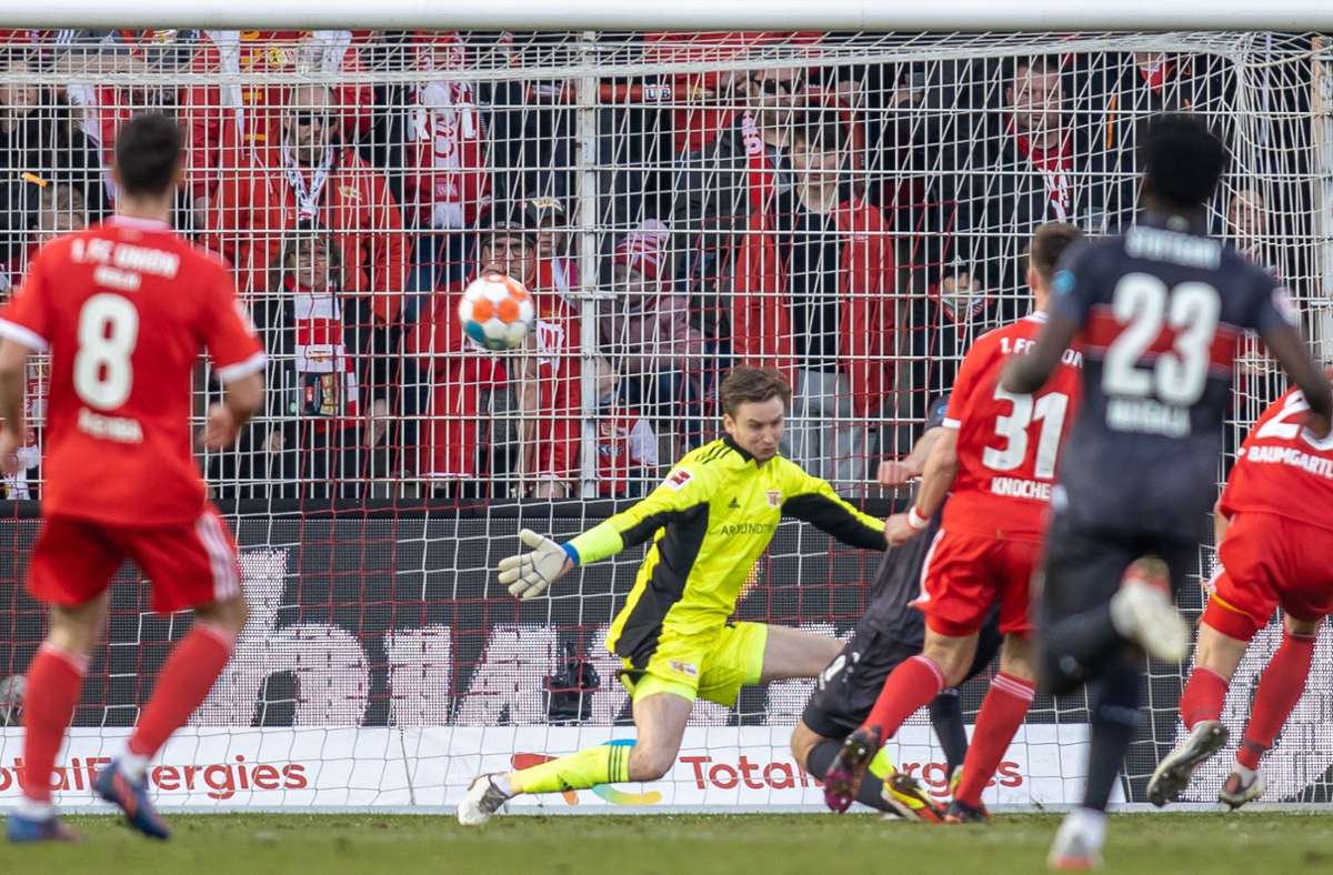 Der Moment, in dem Sasa Kalajdzic dem VfB in Berlin einen Punkt sichert – nach Vorarbeit von Borna Sosa.