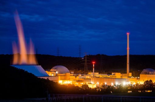 Das Atomkraftwerk Neckarwestheim 2 könnte bis Mitte April 2023 in Betrieb gehalten werden. Foto: dpa/Christoph Schmidt