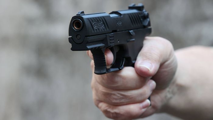 Verprügelt und mit Pistole bedroht – Polizei sucht Zeugen