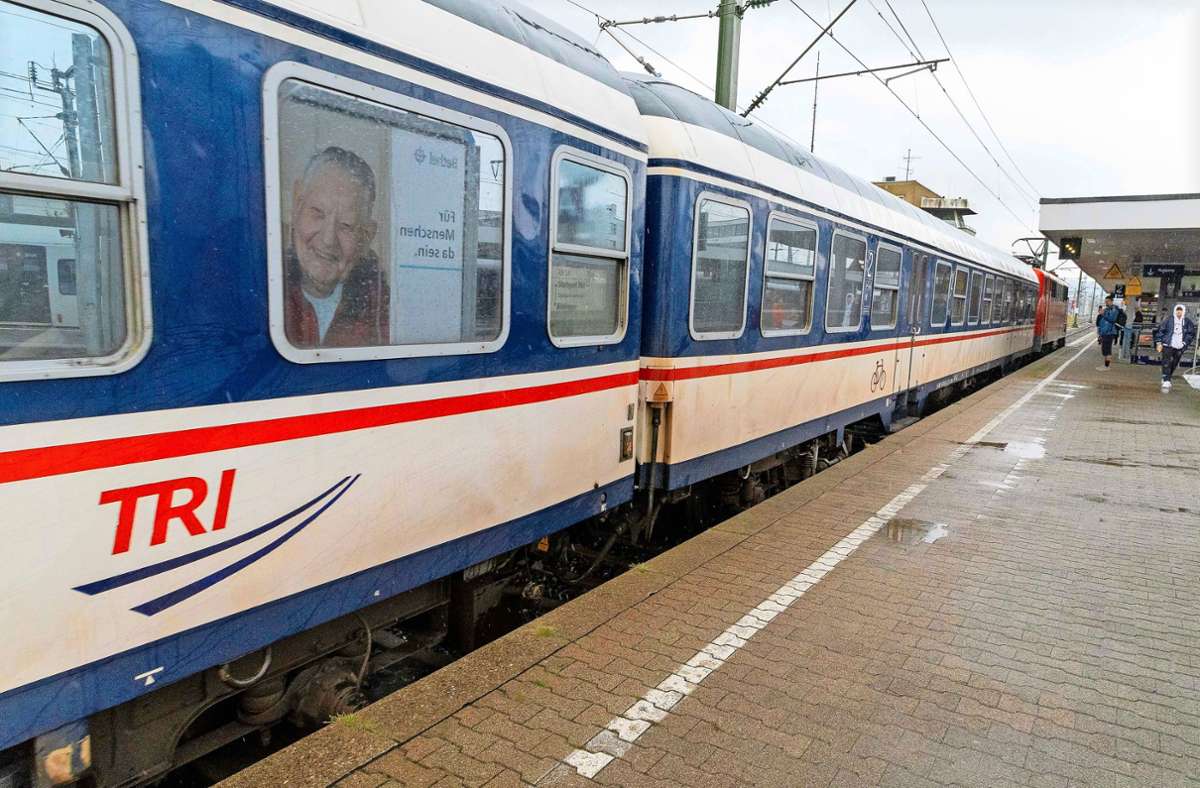 Vorübergehend Endstation: Die Silberlinge-Wagen mit blau-roter-Lackierung am Böblinger Bahnhof