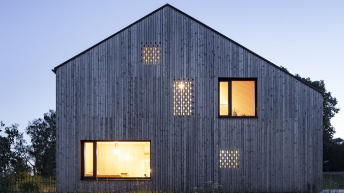 Ein Architektenpaar zeigt sein stilsicheres Holzhaus
