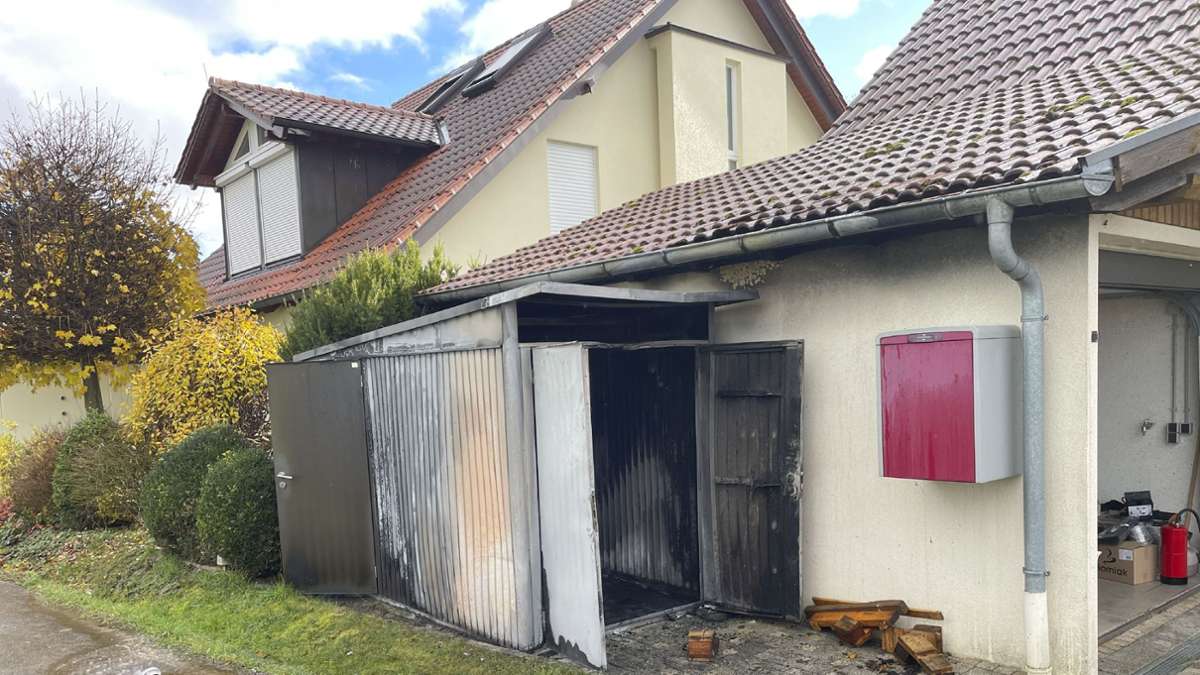 Brand in Dagersheim: Metallschuppen brennt völlig aus – 20 000 Euro Schaden