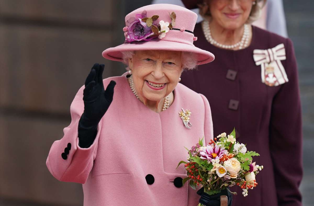 Queen Elizabeth II.: Ärzte raten zu mindestens zweiwöchiger Ruhepause