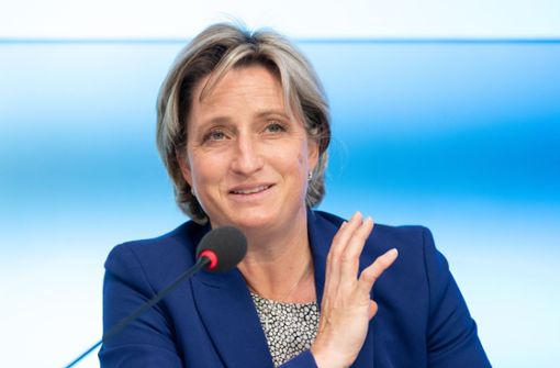 Wirtschaftsministerin Nicole Hoffmeister-Kraut (CDU) wird dafür kritisiert, dass  sie sich über ihr Ministerium zur Parteipolitik äußert. Foto: dpa/Bernd Weissbrod