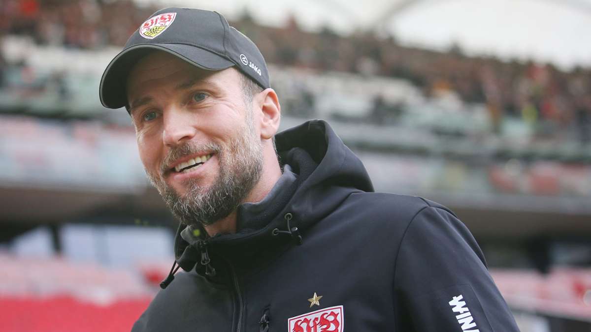 Der Trainer Sebastian Hoeneß blickt optimistisch auf das nächste Spiel des VfB Stuttgart – es geht gegen den 1. FC Köln.