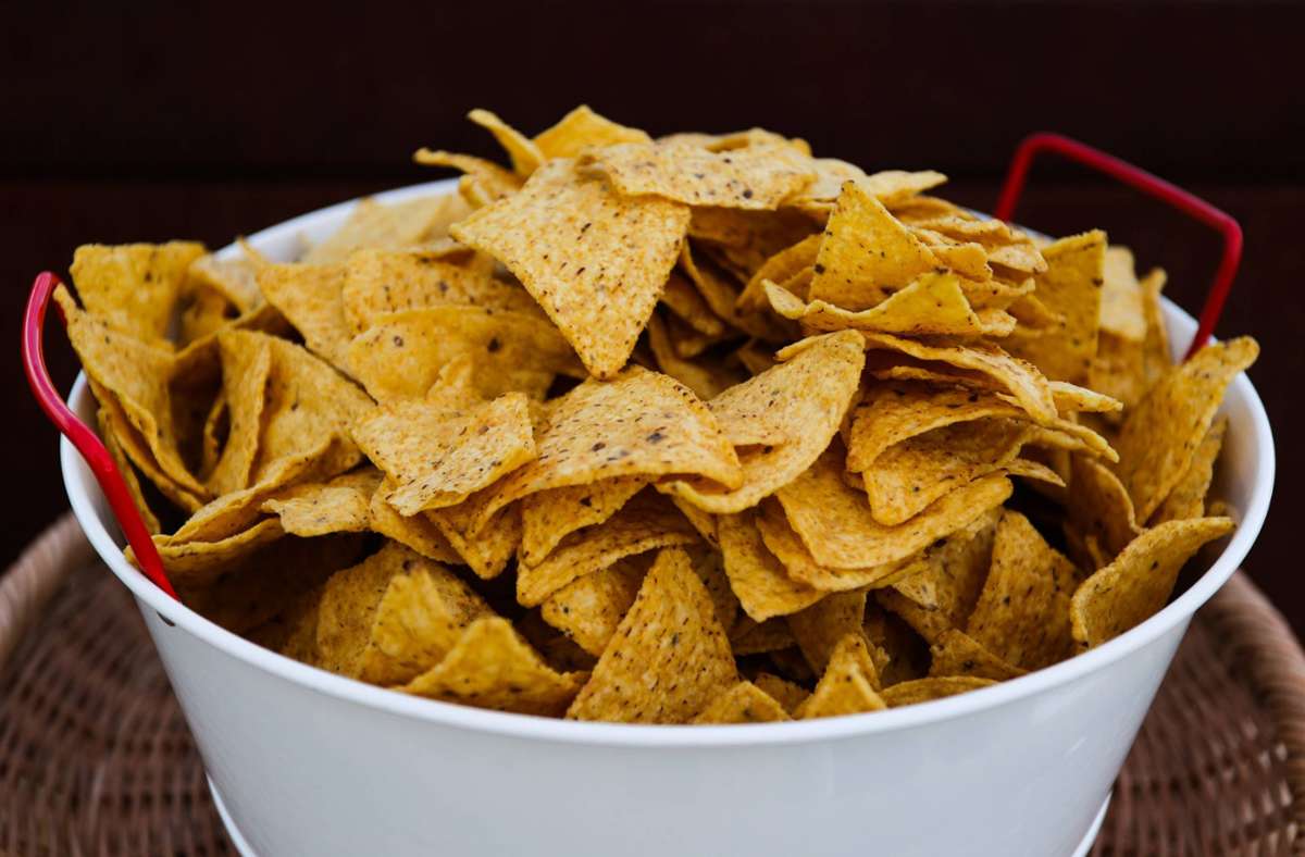 Viele Chips-Sorten werden aufgrund von Tropanalkaloiden zurückgerufen (Symbolbild). Foto: IMAGO/NurPhoto/IMAGO/Jakub Porzycki