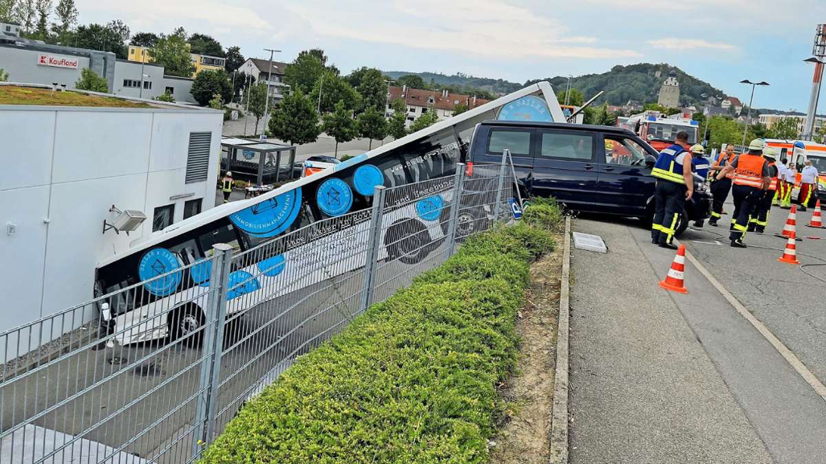 Ursache ist weiterhin unklar: Busfahrer nach dramatischem Unfall in Herrenberg verurteilt