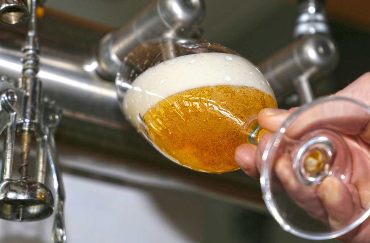 Radeberger, Krombacher, Veltins: Bier-Schock: Große Brauereien kündigen Preiserhöhungen an