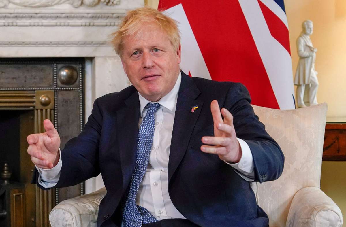 Überstandenes Misstrauensvotum: Boris Johnson berät mit Kabinett