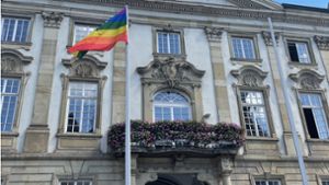 Wo  in der Region Stuttgart  Regenbogenfahnen hängen