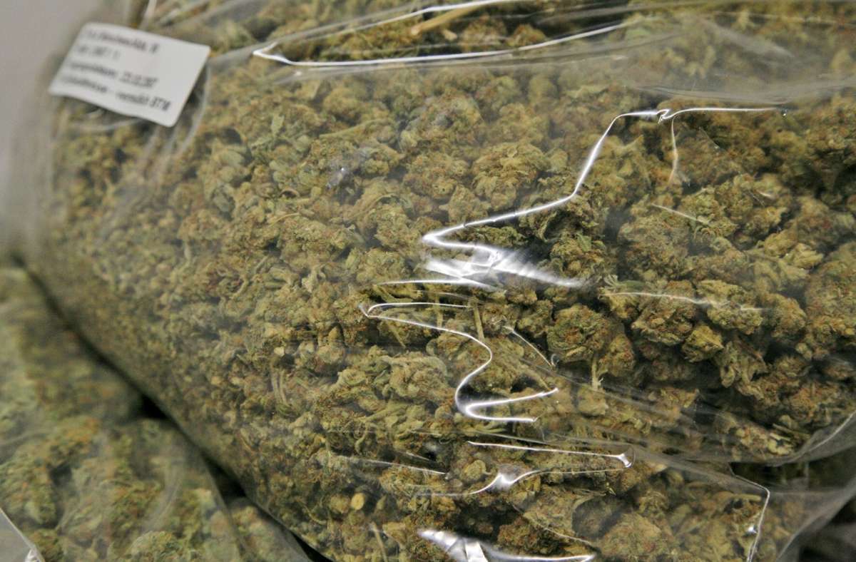 Die Polizei hat 110 Kilogramm Marihuana in einem Transporter gefunden. (Archivbild)110 Kilogramm Marihuana Foto: Zoll/BWZ