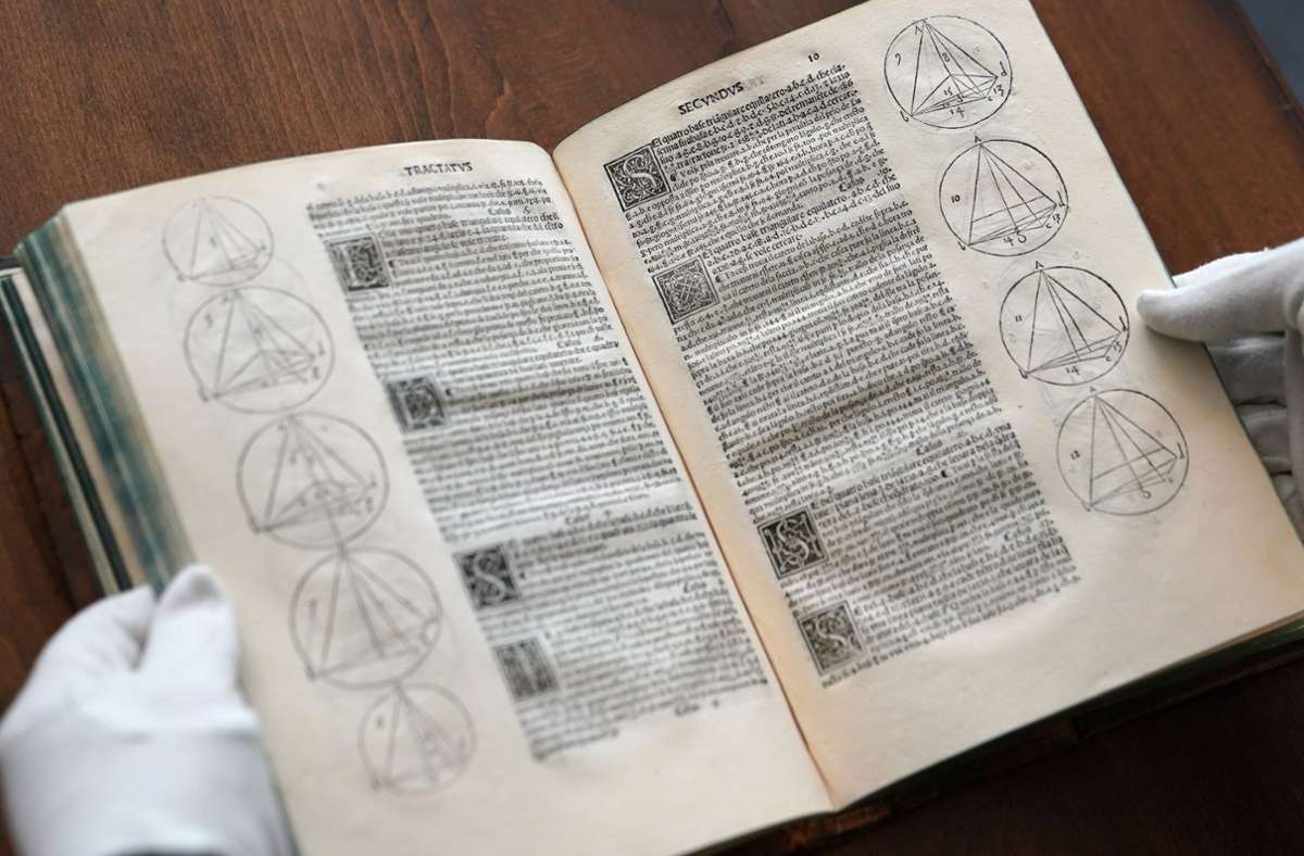 Bücher-Auktion in Hamburg: Werke von Aristoteles und da Vinci unterm Hammer