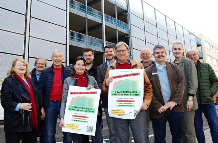 Bahnhof Filderstadt-Bernhausen: Initiative sammelt Unterschriften für  Erhalt des Parkhauses