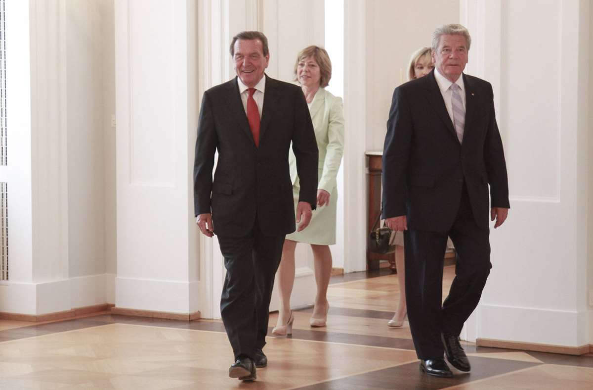 Joachim Gauck: „Einfach unerträglich“ – Ex-Bundespräsident kritisiert Gerhard Schröder