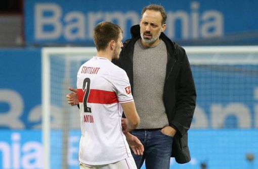 VfB-Trainer Pellegrino Matarazzo (re.) und sein Abwehrchef Waldemar Anton. Foto: Imag0