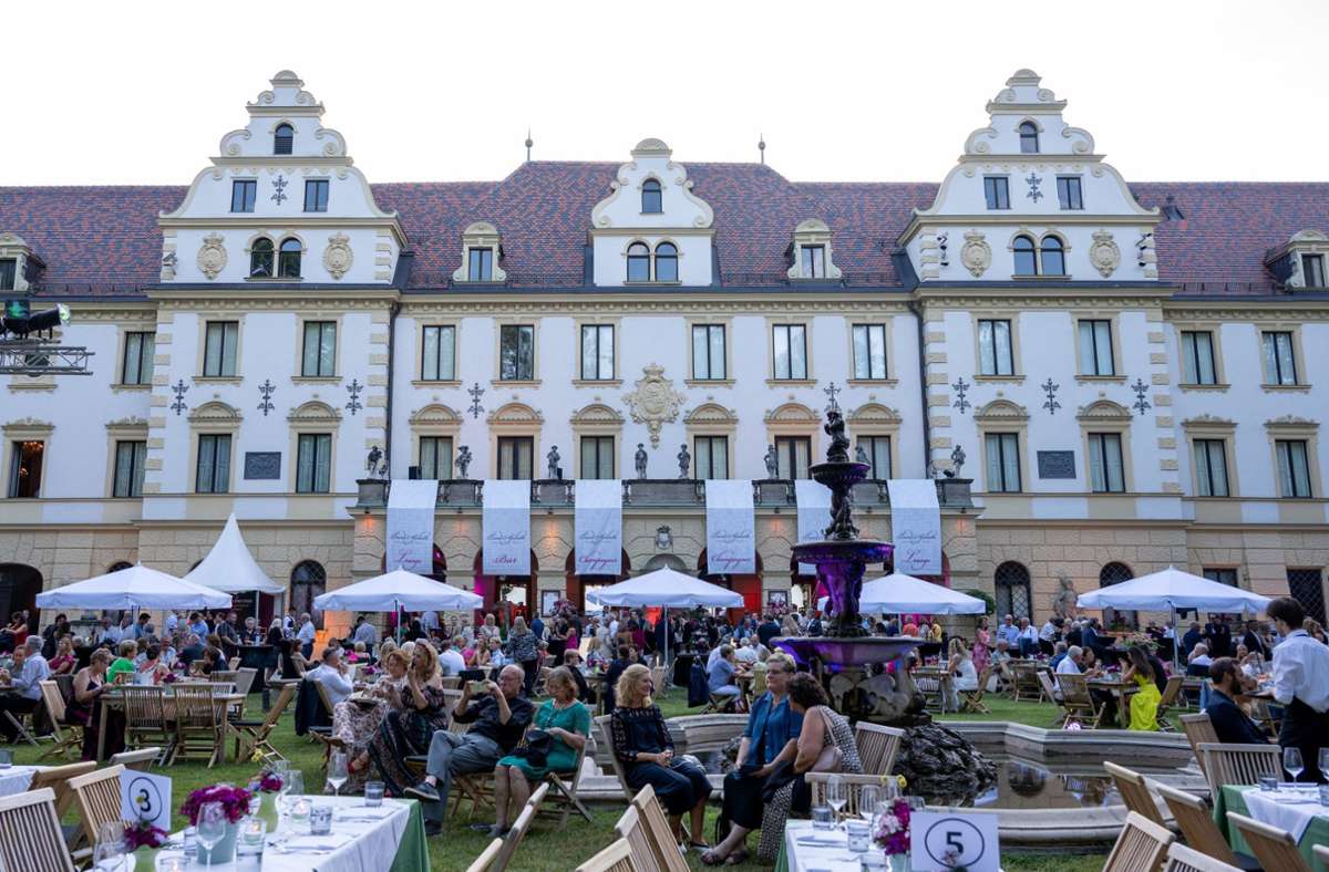 Schlossfestspiel-Premiere in Regensburg: Letzte Generation stört Aufführung