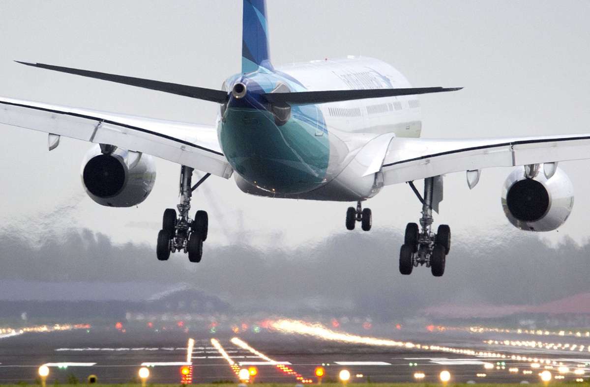 Landung am am Flughafen Schiphol (Symbolbild). Foto: dpa/Olaf Kraak