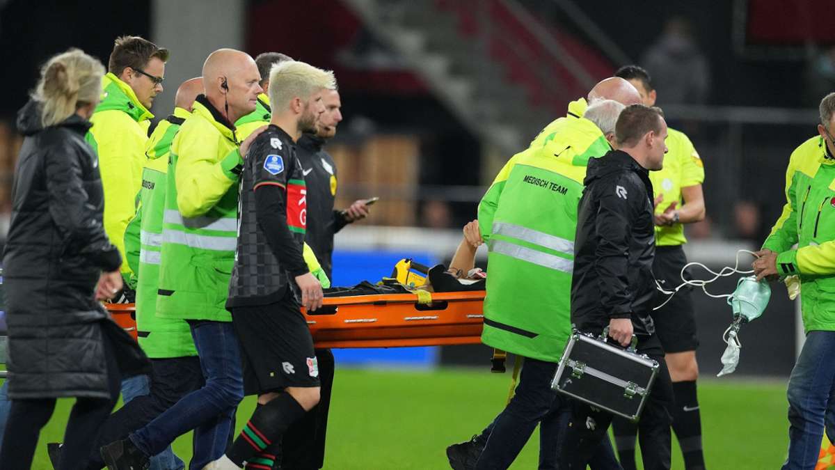 Fußball-Spiel in den Niederlanden Bas Dost meldet sich nach Zusammenbruch aus Krankenhaus - Sport im In- und Ausland